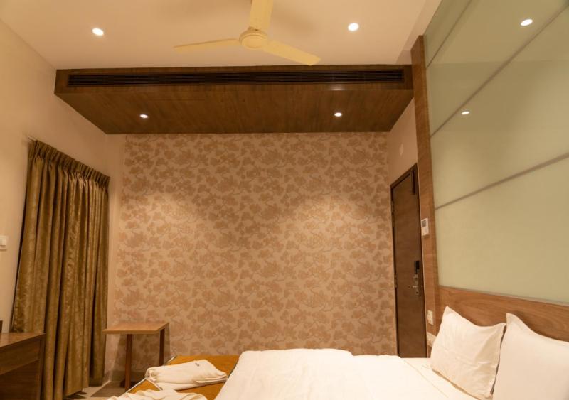The Paradise Hotel - Luxury Stay กาญจีปุรัม ภายนอก รูปภาพ