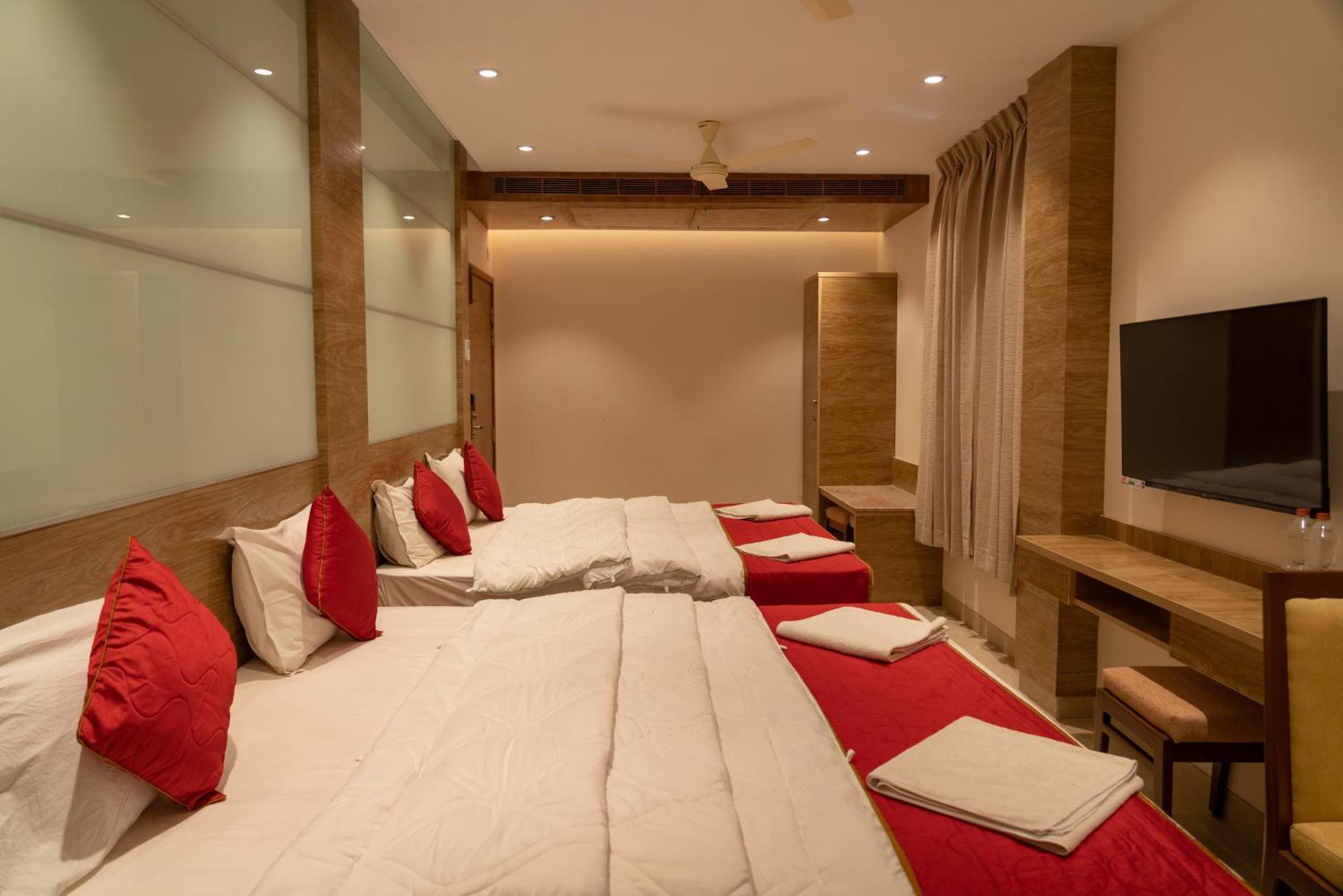 The Paradise Hotel - Luxury Stay กาญจีปุรัม ภายนอก รูปภาพ