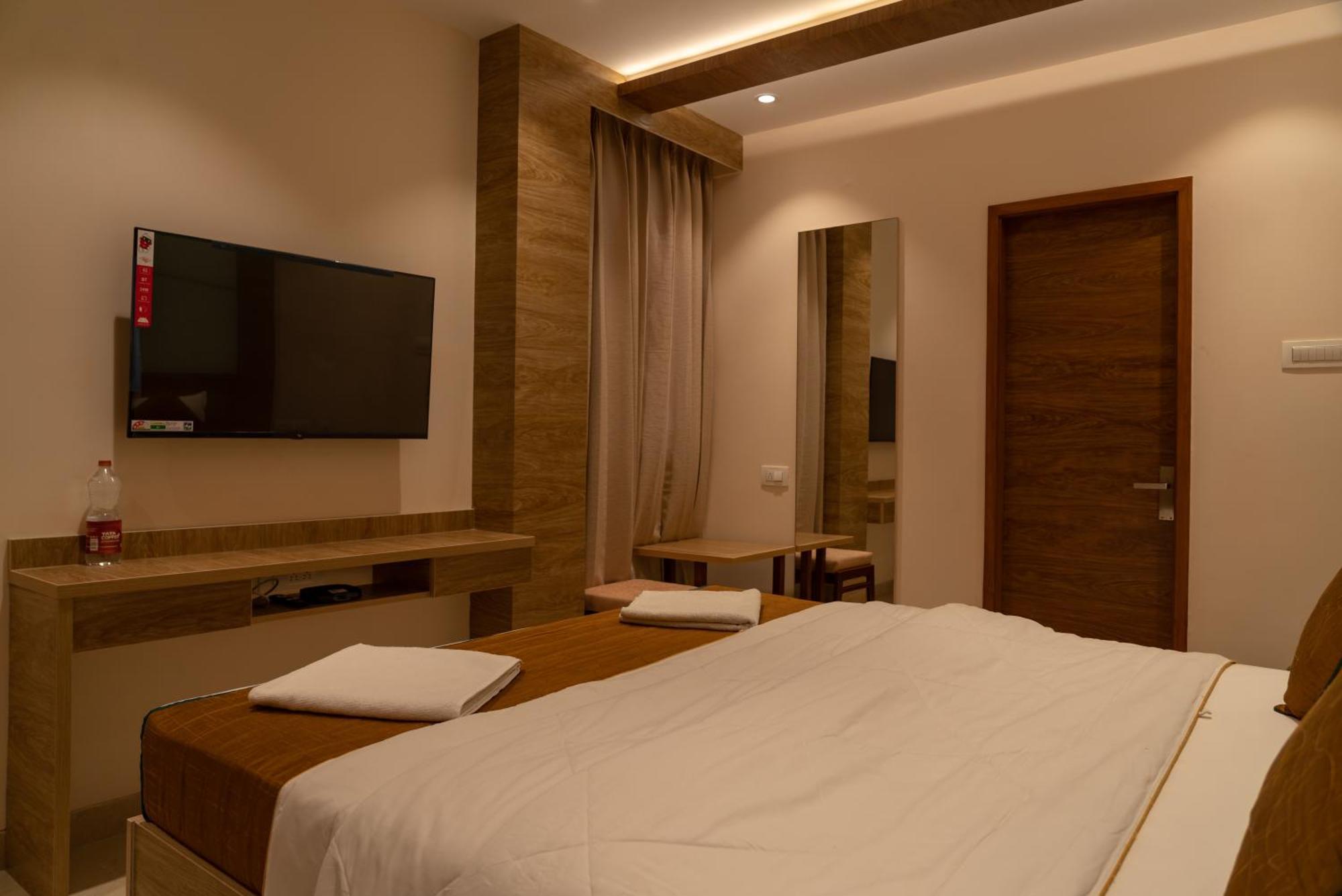 The Paradise Hotel - Luxury Stay กาญจีปุรัม ภายนอก รูปภาพ