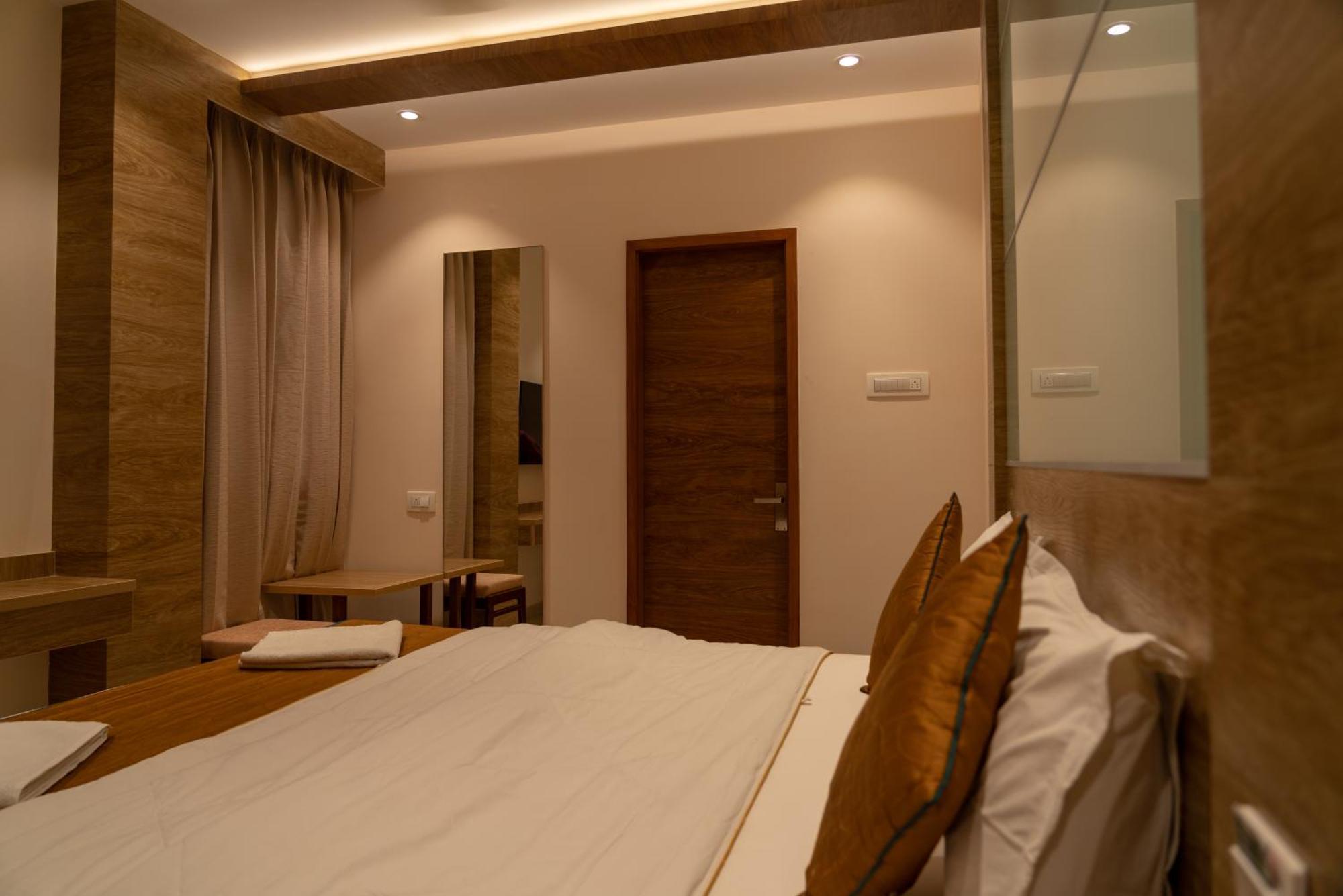 The Paradise Hotel - Luxury Stay กาญจีปุรัม ภายนอก รูปภาพ
